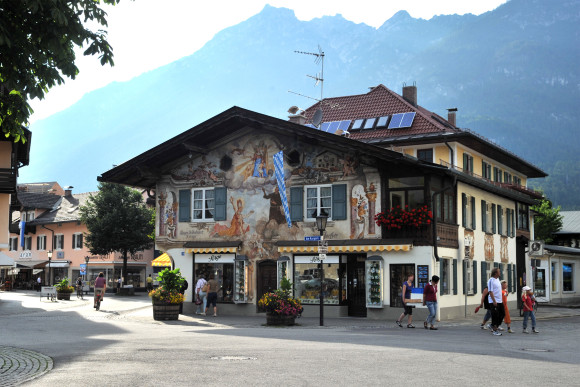 Deutsche Alpenstrasse in Garmisch-Patenkirchen.