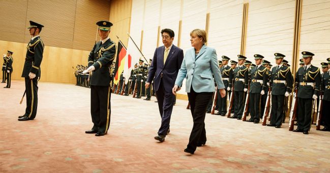 Prime Minister Shinzo Abe welcomes the Chancellor.